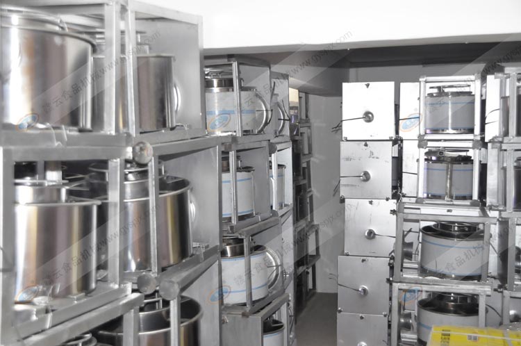 贛云食品機械廠倉庫一角