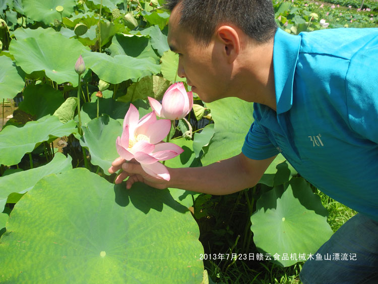 這個哥們愛沾花惹草-贛云食品機械木魚山叢林漂流記