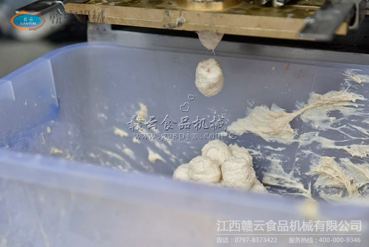 120型肉丸成型機成型出來的面粉肉丸