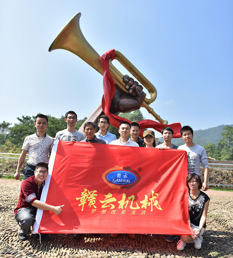 沖鋒號角下的合影